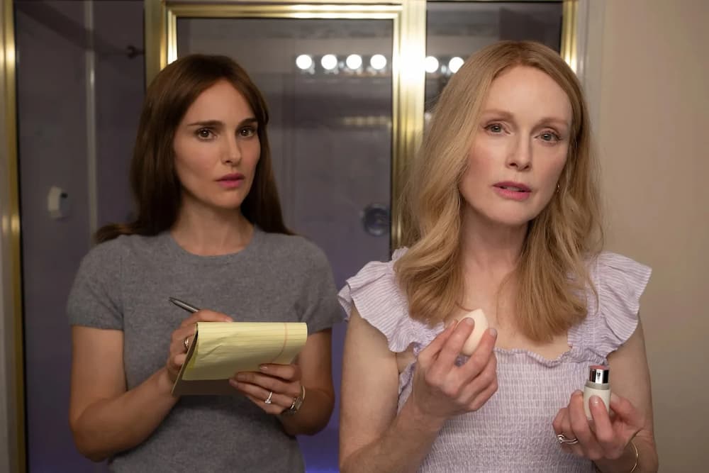 Natalie Portman et Julianne Moore dans May December © May December Productions 2022 LLC