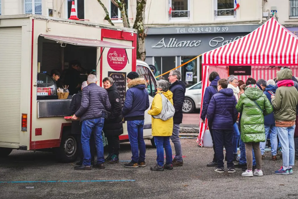 Festivaliers pendant Les Egaluantes par LeoDuval