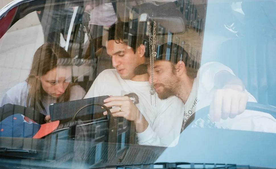 Arielle Holmes, Benny et Josh Safdie sur le tournage de "Mad love in New-York" ©Eleonore Hendricks/Radius