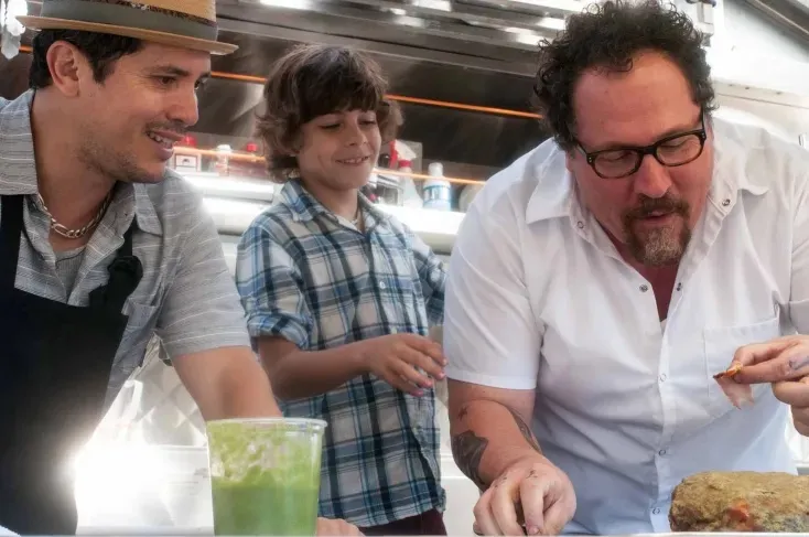John Leguizamo, Emjay Anthony et Jon Favreau sur le tournage de "Chef" ©Merrick Morton/Open Road Films.jpeg