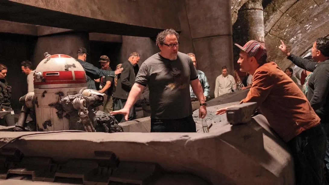 Jon Favreau sur le tournage de "The Mandalorian and Grogu", ©Melinda Sue Gordon/Lucasfilm Ltd 