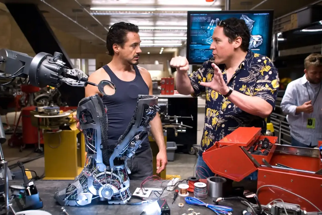 Jon Favreau et Robert Downey Jr. sur le tournage d'Iron Man, ©Zade Rosenthal/Marvel